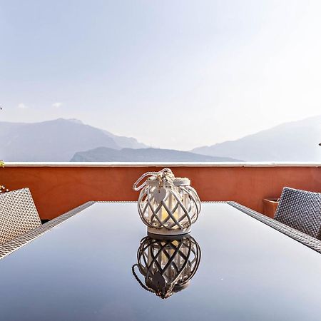 Casa Sara With Swimming Pool Apartment ริวาเดลการ์ดา ภายนอก รูปภาพ