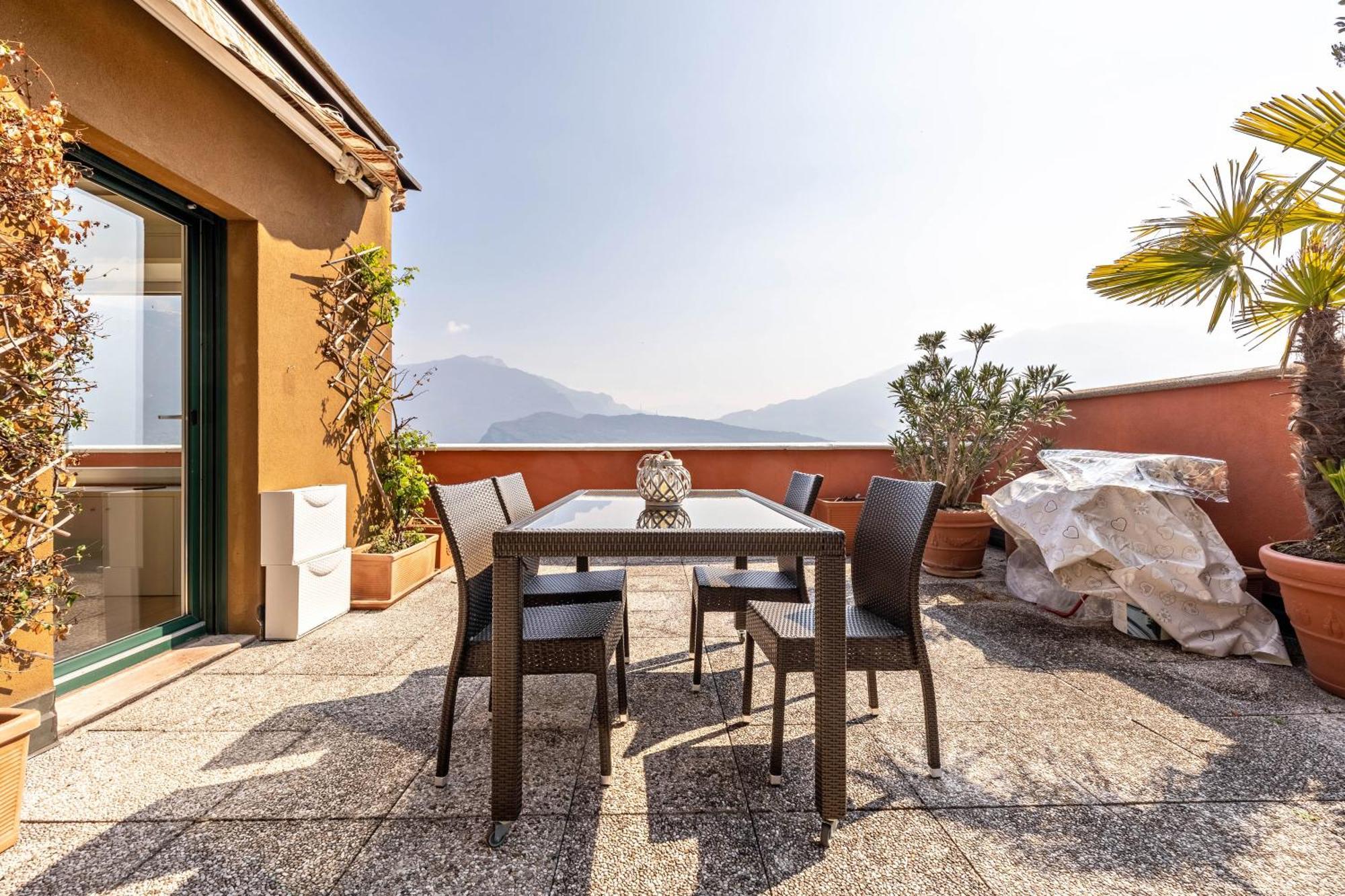 Casa Sara With Swimming Pool Apartment ริวาเดลการ์ดา ภายนอก รูปภาพ