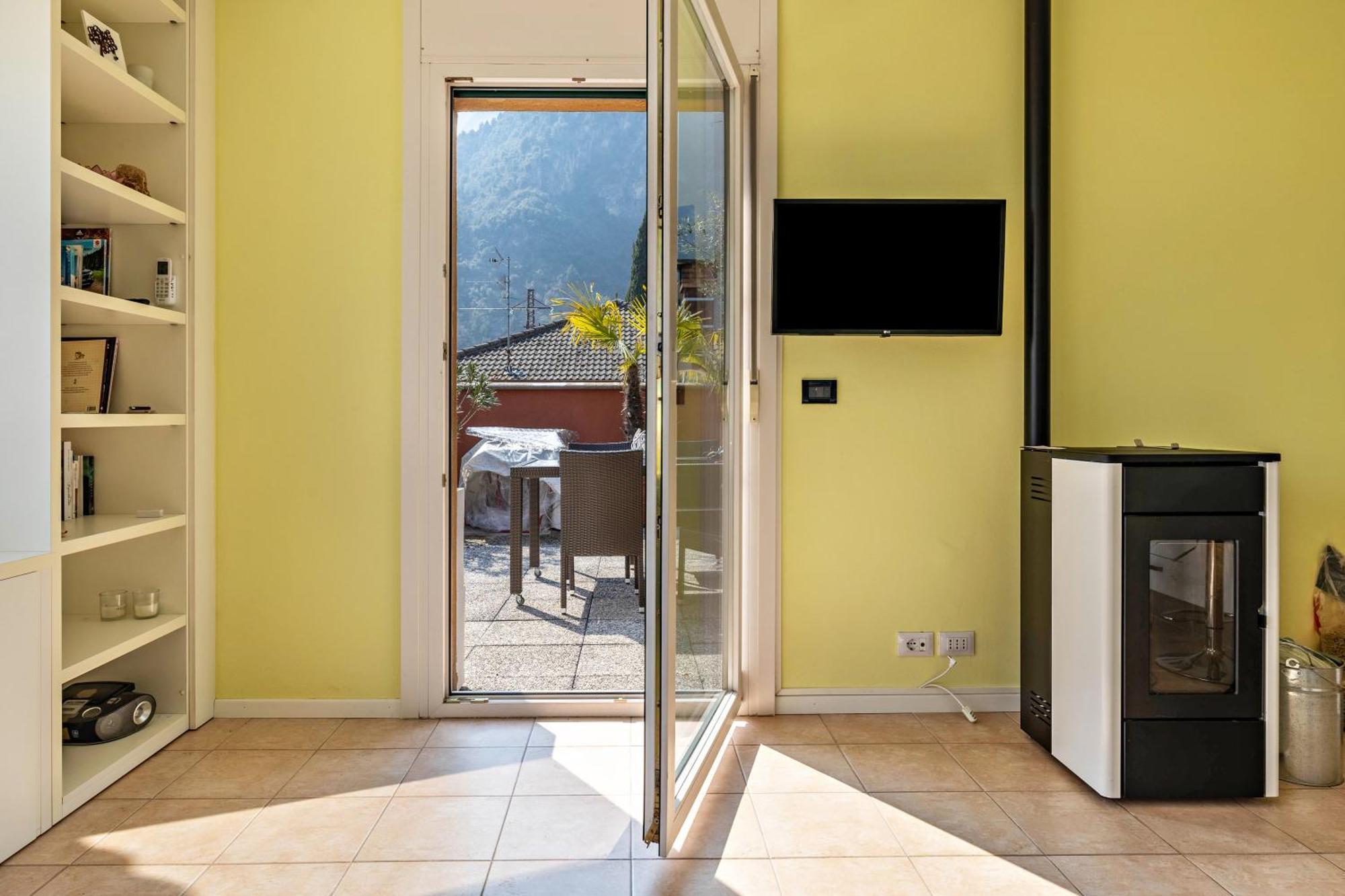 Casa Sara With Swimming Pool Apartment ริวาเดลการ์ดา ภายนอก รูปภาพ
